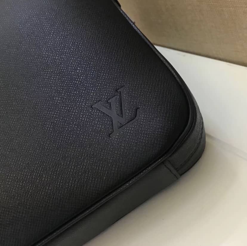 L0vis Vvtt0n Taiga Porte Documents Business Replica M30643