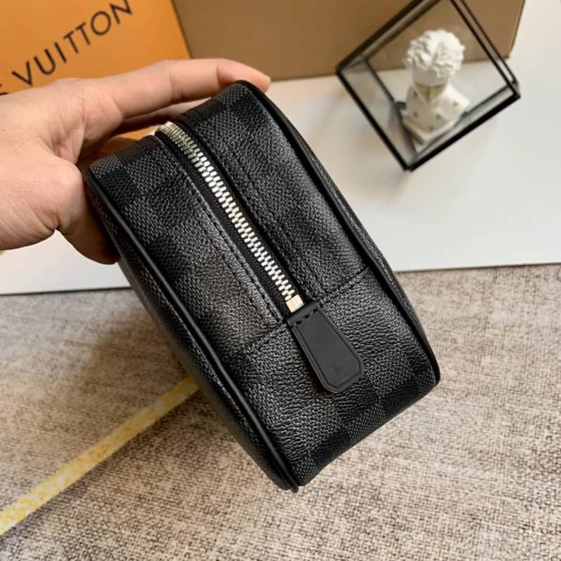 L0vis Vvtt0n Toilet Pouch GM Monogram Eclipse Canvas Replica Black M43383