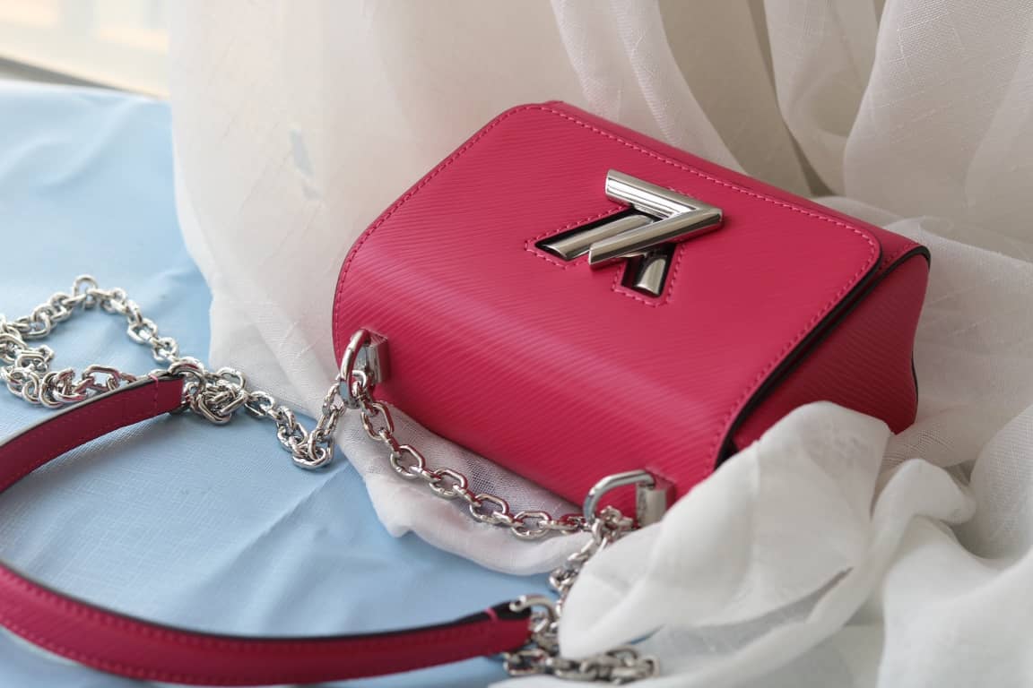 L0vis Vvtt0n Replica Twist MM Epi Leather Bag Red