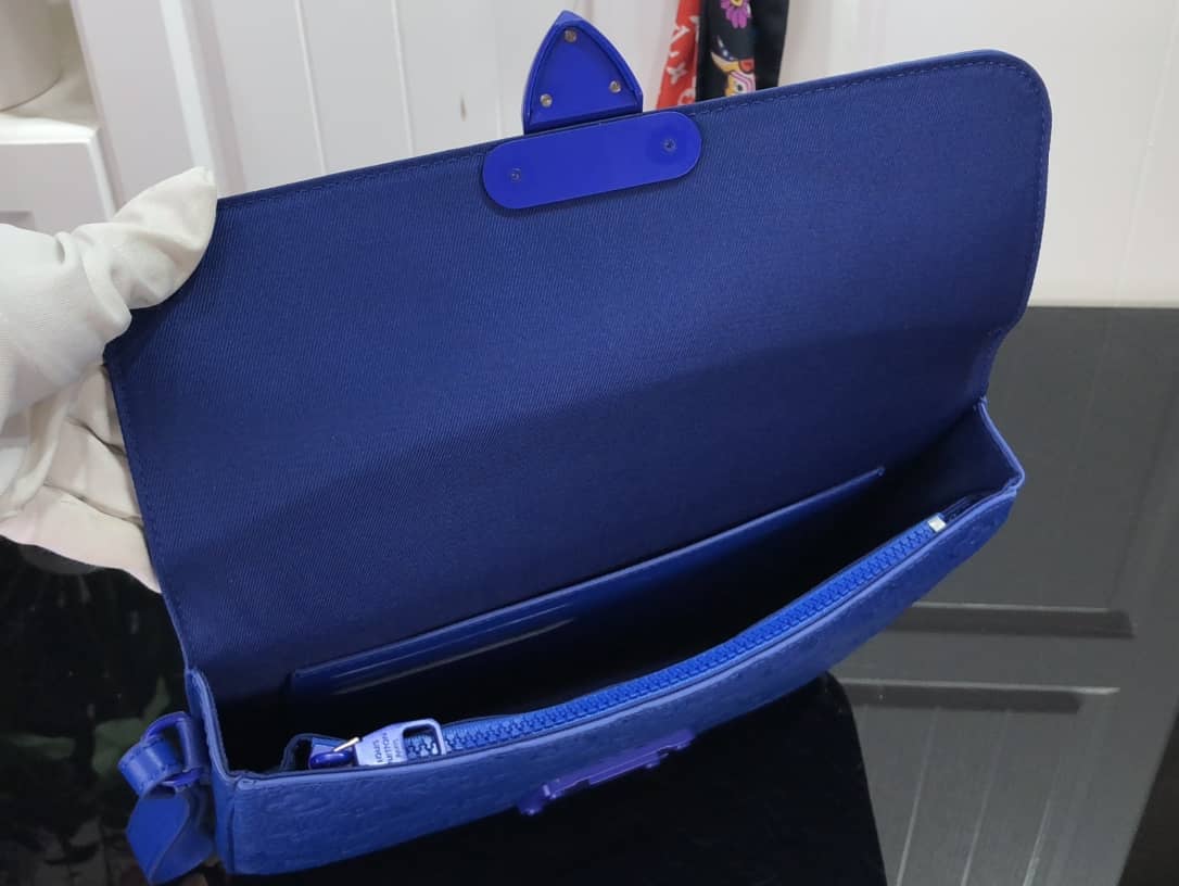 L0vis Vvtt0n S Lock A4 Monogram Taurillon Cowhide Leather Pouch Replica Blue M80582