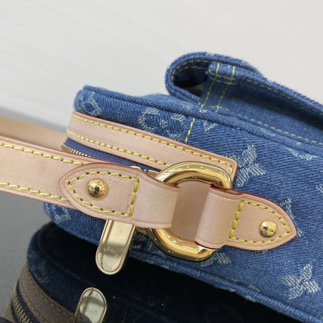 L0vis Vuittton Denim Monogram Vachetta Trim Camera Bag