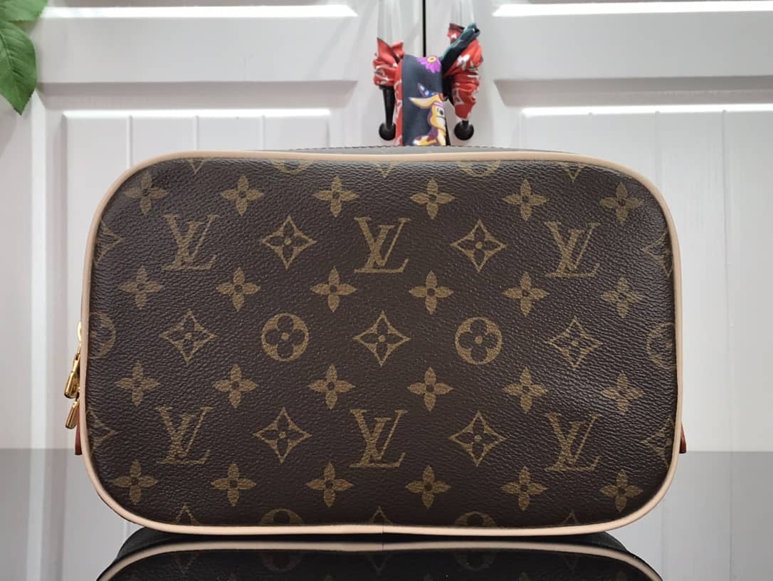 High Quality Designer LV Wash Bag Wholesale