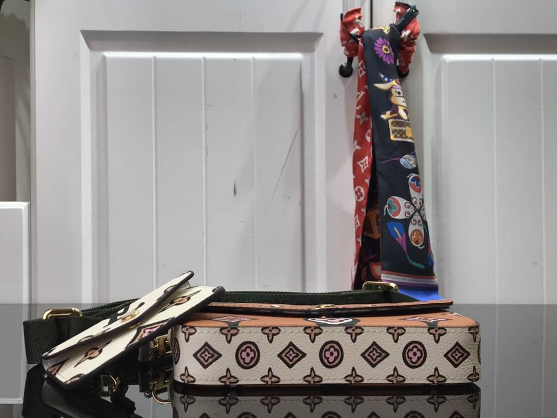 L0vis Vvtt0n Monogram Multi Pochette Félicie Replica Shoulder Bag White M80091