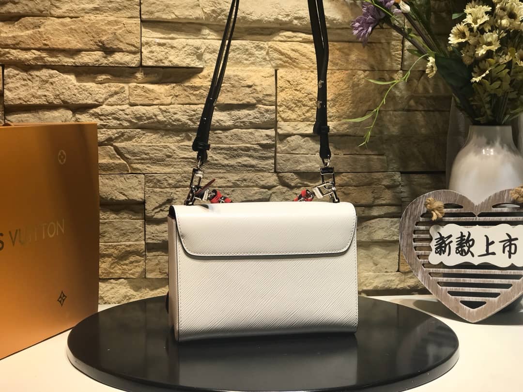 L0vis Vvtt0n Twist MM Bag White M50296 Replica