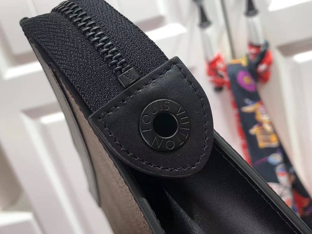 L0vis Vvtt0n Monogram Eclipse Canvas Replica Pochette Voyage MM Brown M61692