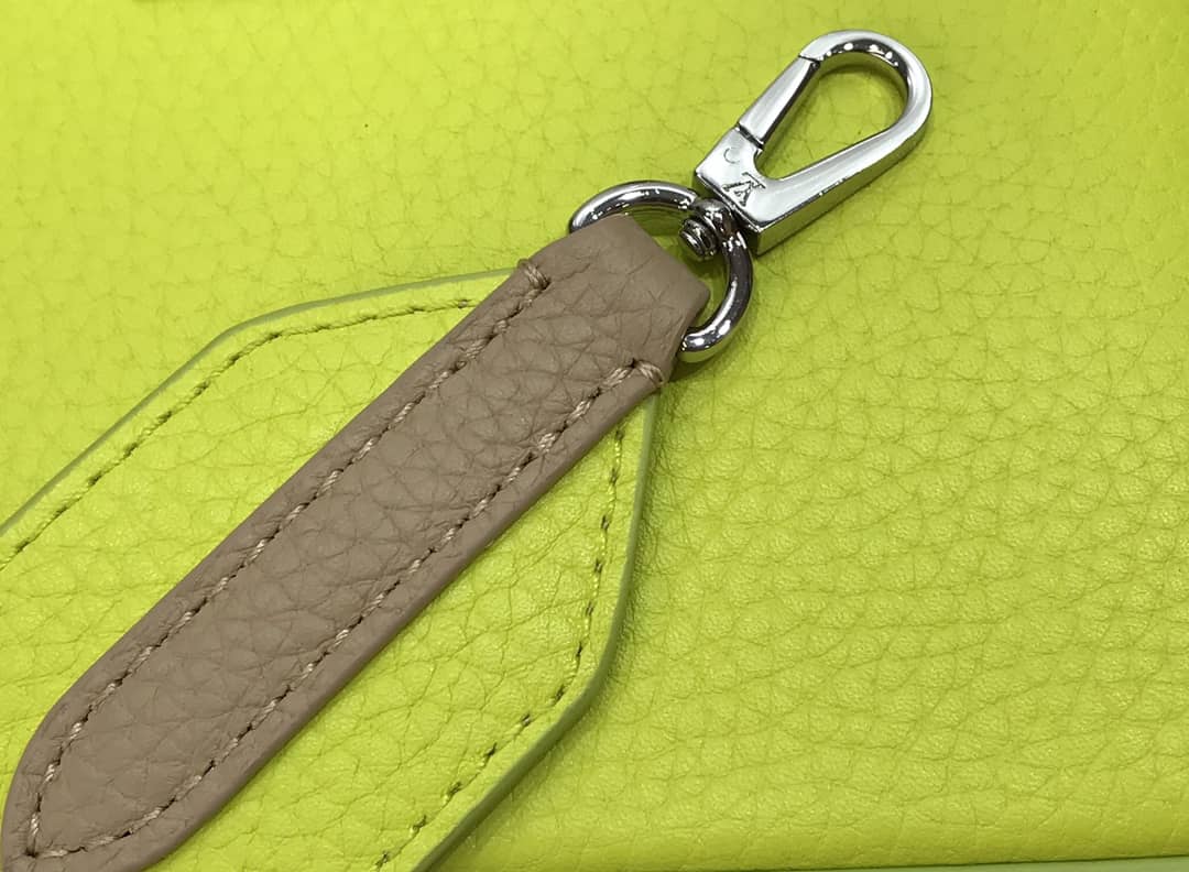 L0vis Vvtt0n Capucines Mini Taurillon Leather Replica Bag Green M57520