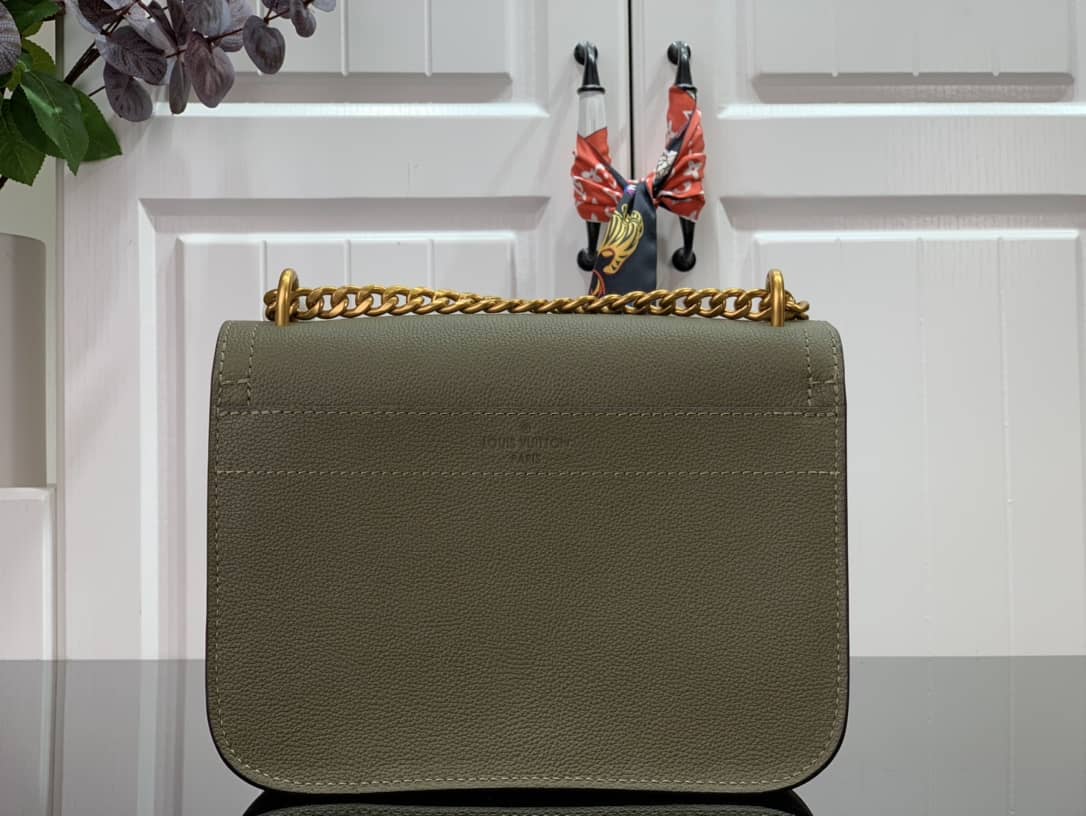 L0vis Vvtt0n Lockme Chain PM Replica Handbag Green M57073