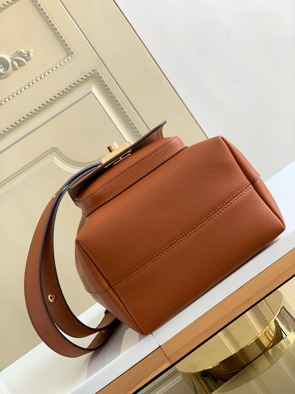 L0vis Vvtt0n Lockme Grained Calf Leather Brown M57689 Replica Bucket Bag