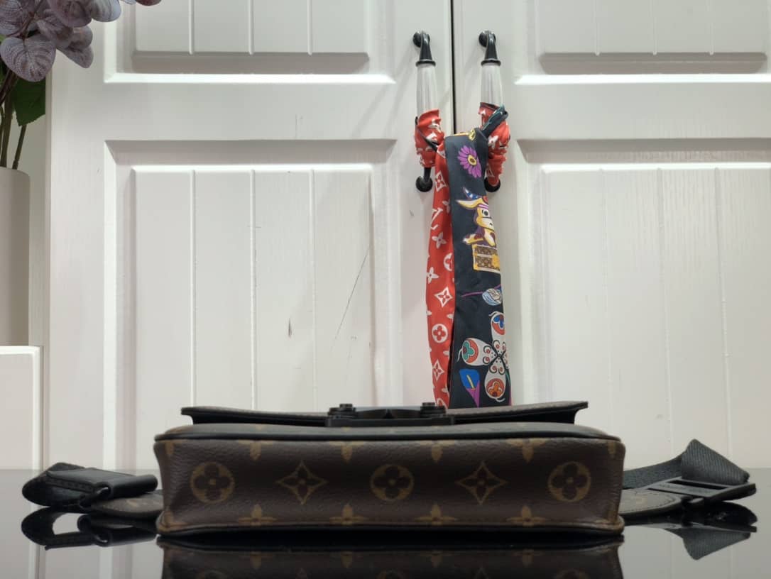 L0vis Vvtt0n S Lock Replica Sling Bag Brown M45807