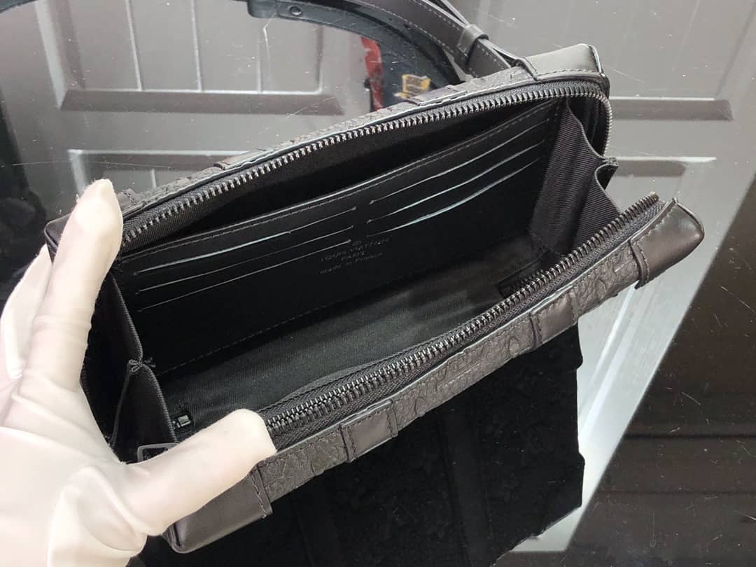 L0vis Vvtt0n Soft Trunk Replica Wallet Black M30697