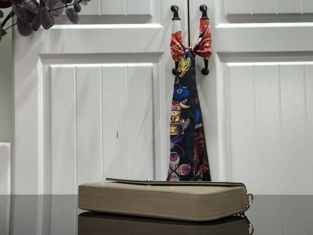 L0vis Vvtt0n Bicolor Monogram Empreinte Replica Pochette Felice Gray M69977