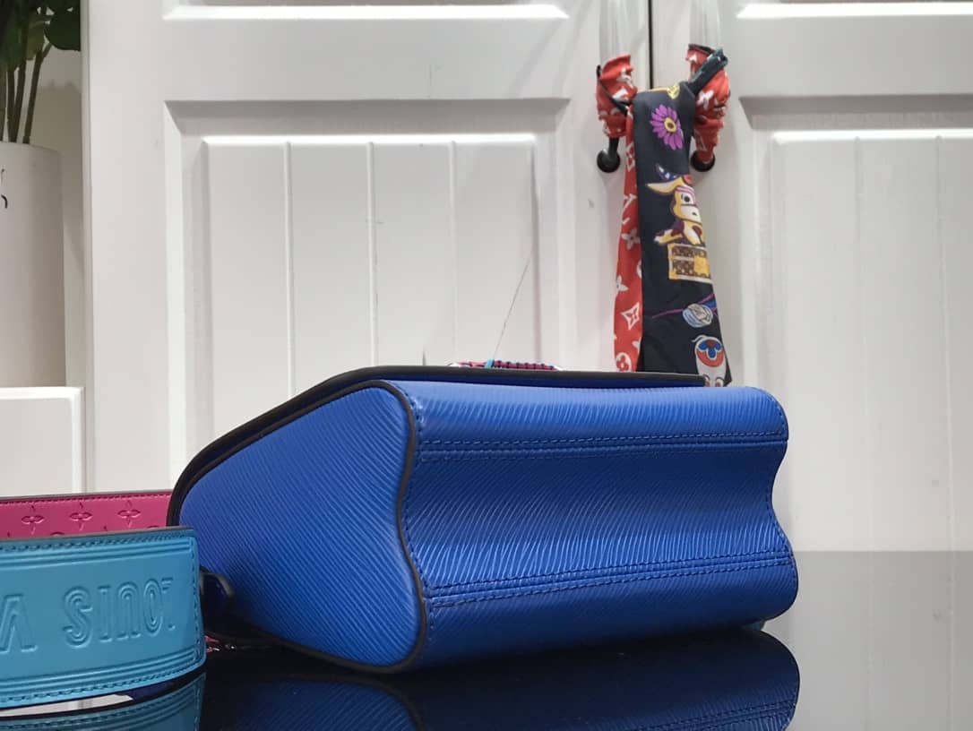 L0vis Vvtt0n Monogram Calfskin 2Way Chain Leather Replica Shoulder Bag M57669