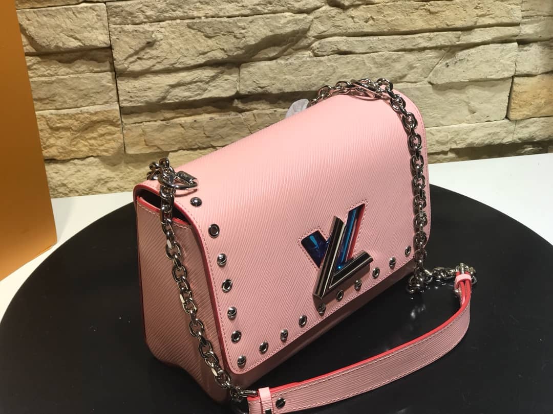 L0vis Vvtt0n Twist MM Inspired Chain Shoulder Bag