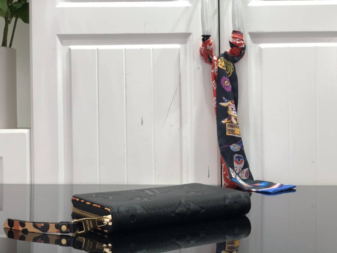 L0vis Vvtt0n Monogram Empreinte Leather with Animal-Print Zippy Wallet Replica Black M80680