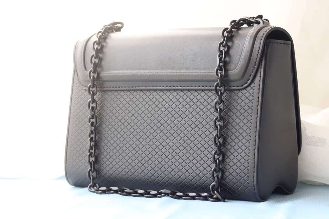 L0vis Vvtt0n Twist Epi Handbag Replica Black M50320