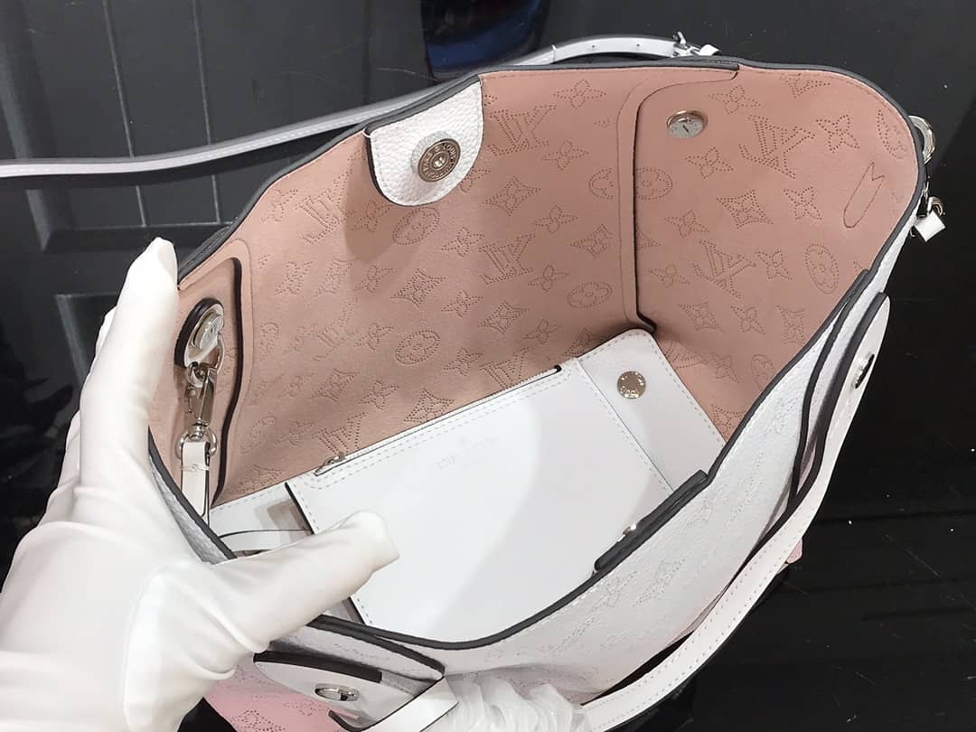 L0vis Vvtt0n Hina PM Mahina Leather Bag Replica Pink M54350