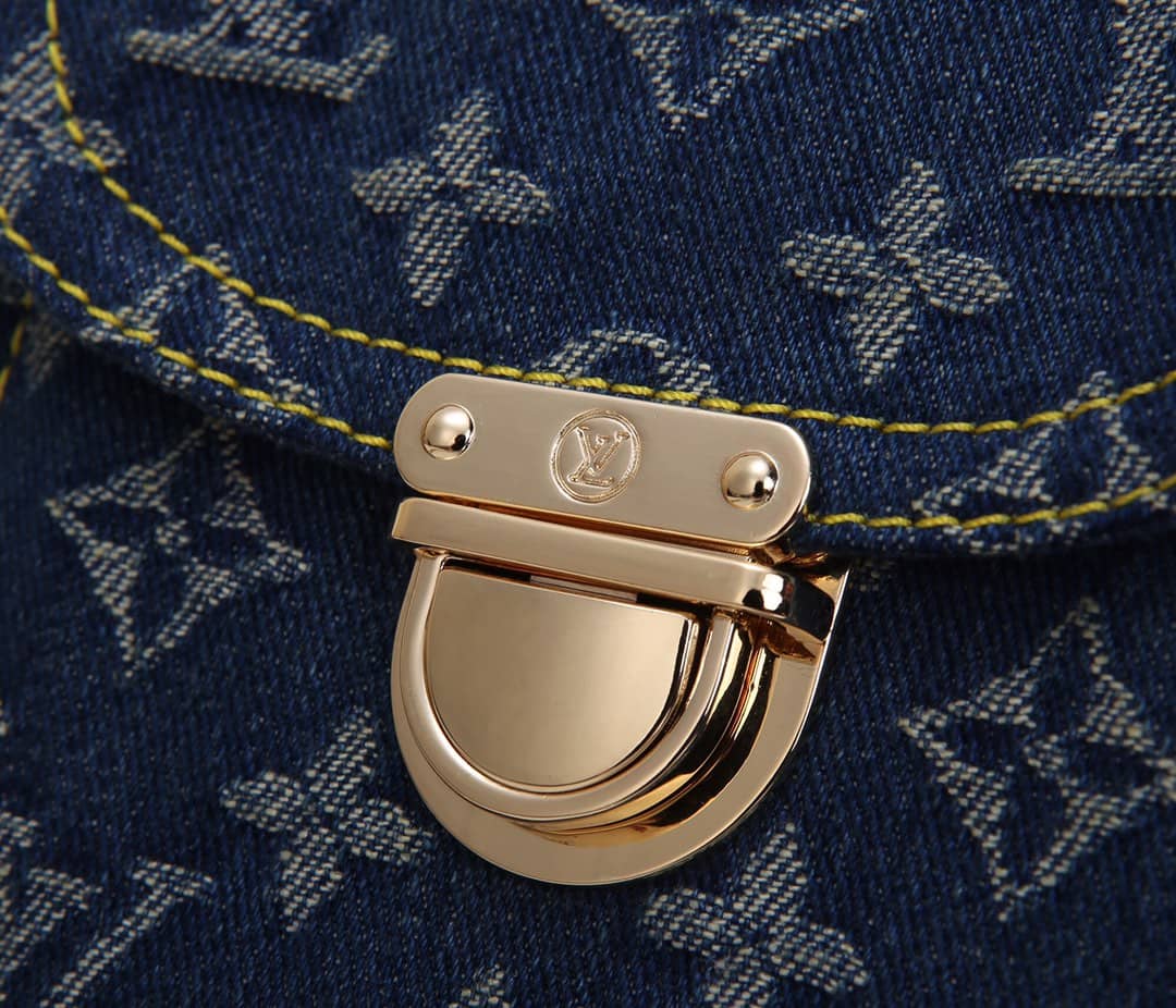 L0vis Vvtt0n Monogram Denim Replica Camera Bag M95348