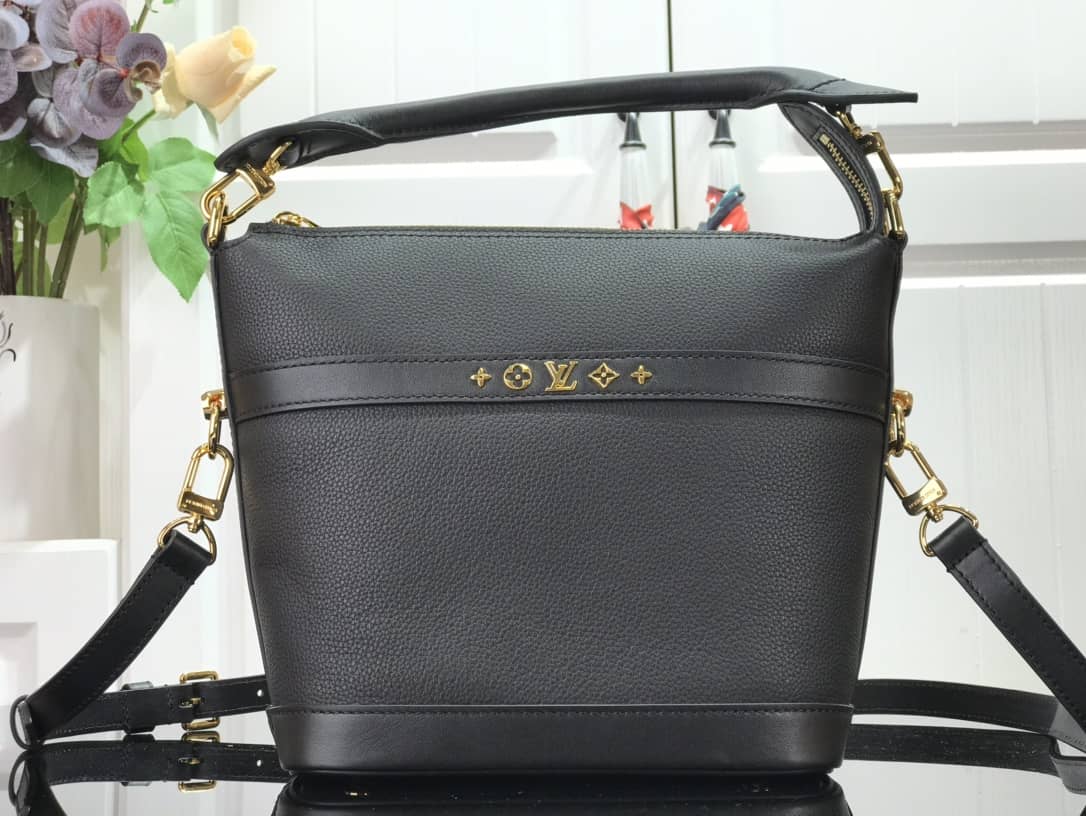 L0vis Vvtt0n Cruiser PM Calfskin Leather Replica Bag Black M57934