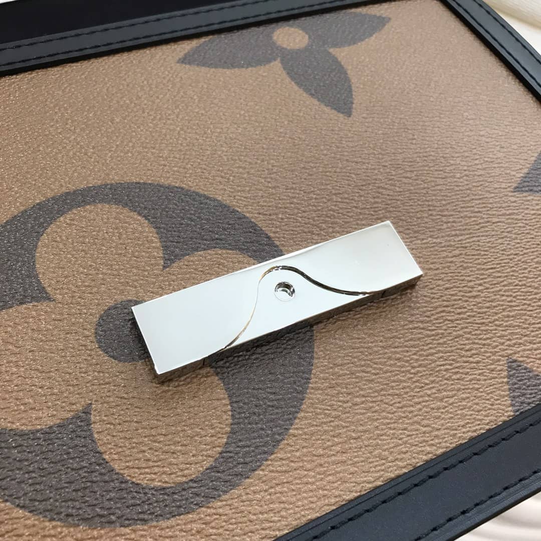 L0vis Vvtt0n Monogram MM Reverse Dauphine Shoulder Bag Replica Black M44391