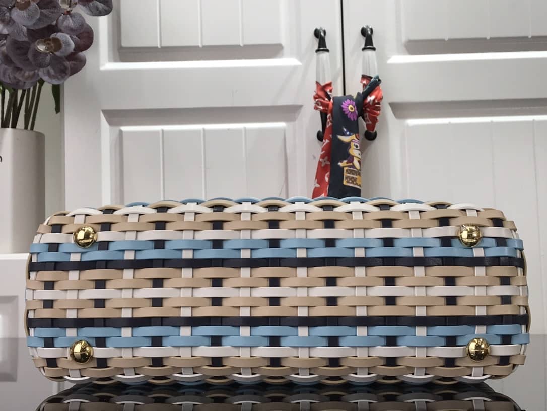 L0vis Vvtt0n Capucines Taurillon Shoulder Bag Replica Blue M94519