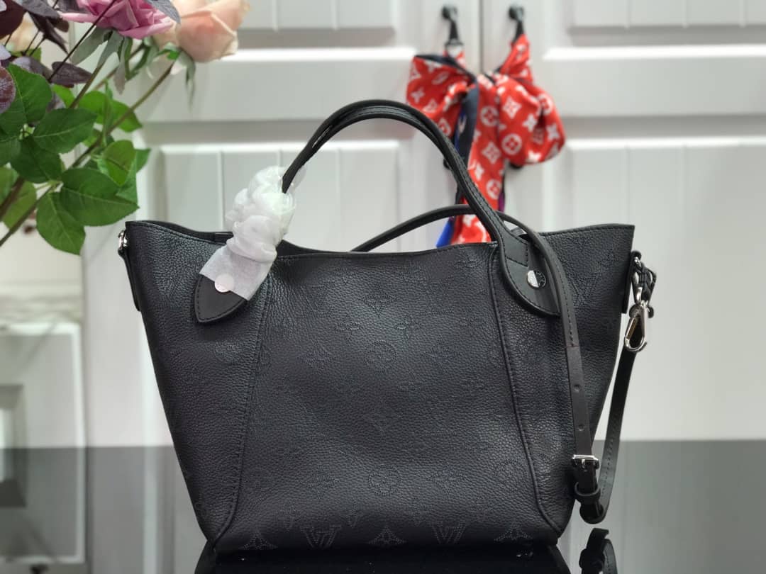L0vis Vvtt0n Mahina Hina PM Leather Tote Replica Black M54353