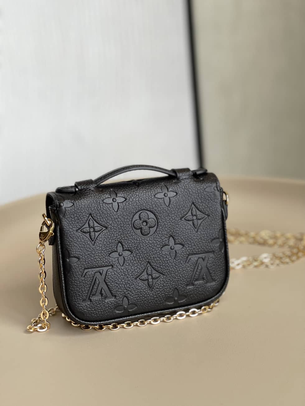 L0vis Vvtt0n Micro Métis Monogram Empreinte Leather 2WAY Chain M81389 Replica Crossbody Bag