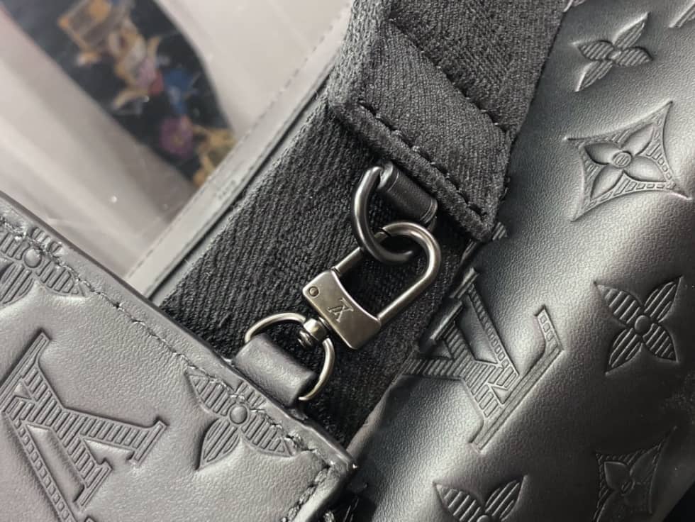 L0vis Vvtt0n Gaston Wearable Wallet Monogram Black M81115 Replica