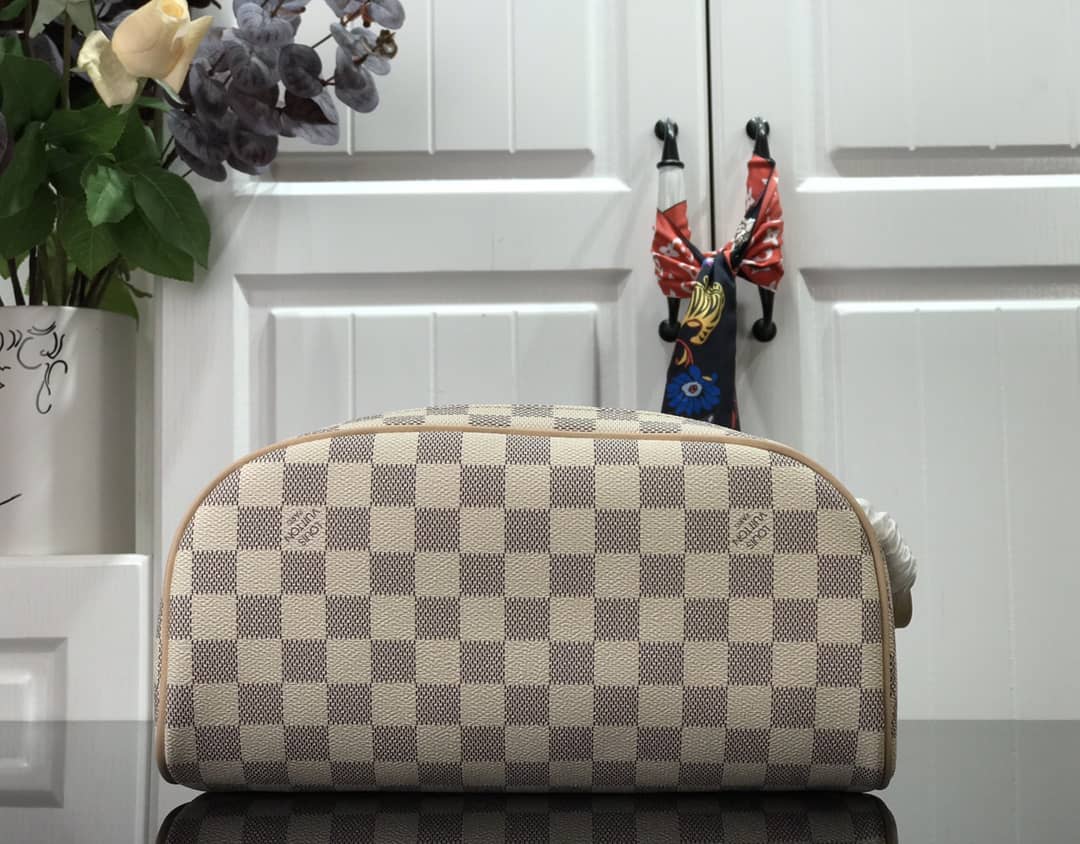 L0vis Vvtt0n King Size Toiletry Bag Replica White M47528