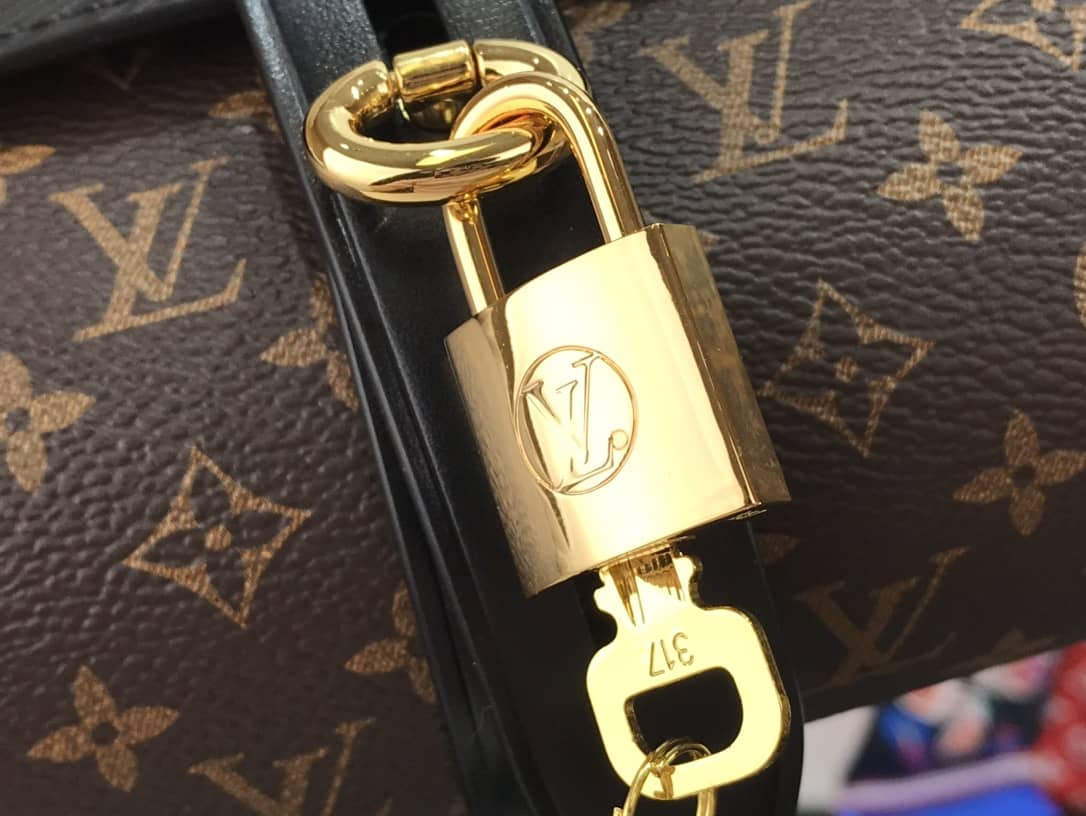 L0vis Vvtt0n Replica Glasses Case Epi Monogram Black M43903