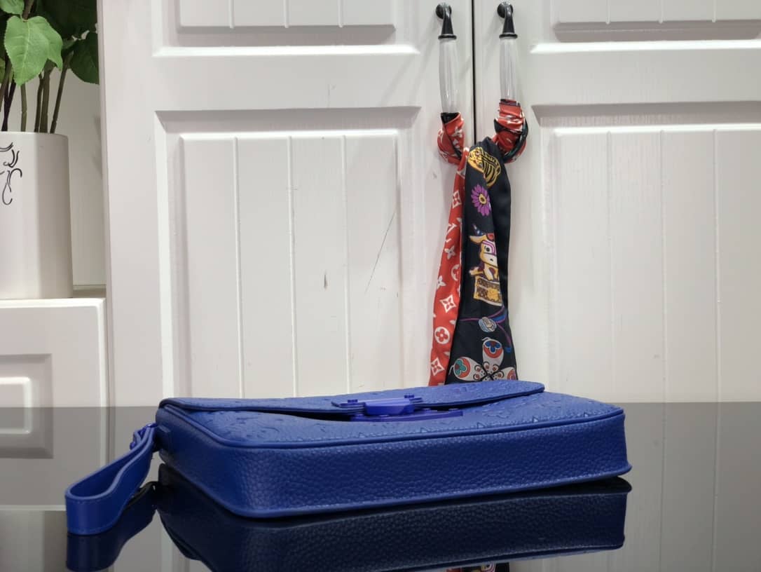 L0vis Vvtt0n S Lock A4 Monogram Taurillon Cowhide Leather Pouch Replica Blue M80582