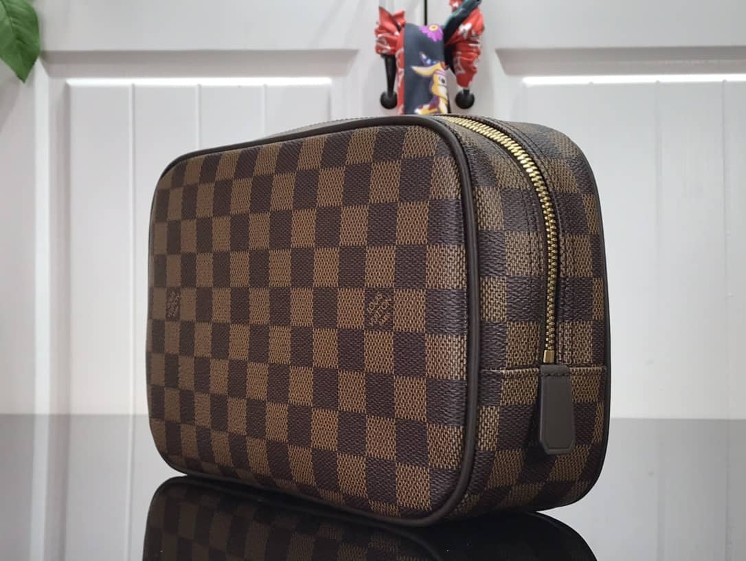 L0vis Vvtt0n Damier Ebene Toiletry Pouch