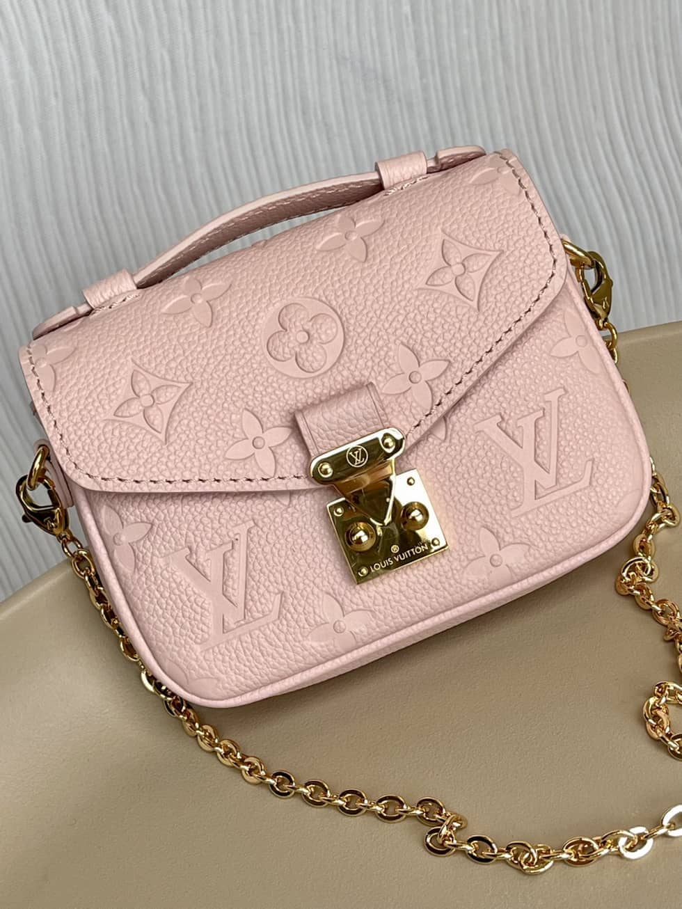 L0vis Vvtt0n Micro Métis Monogram Empreinte Leather 2WAY Chain M81389 Replica Crossbody Bag
