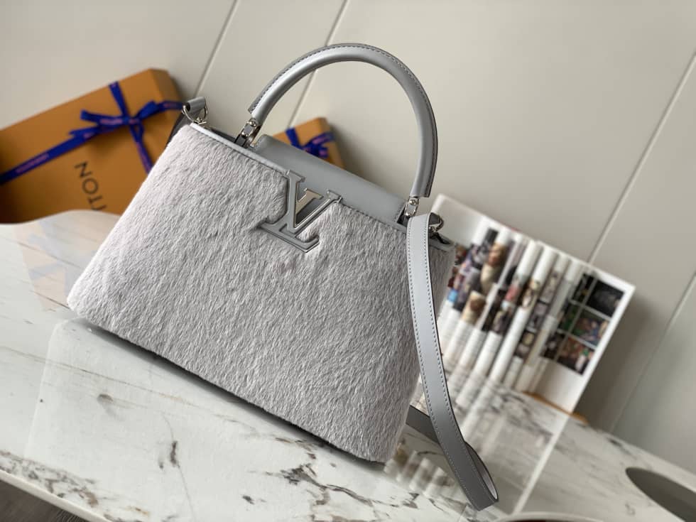 L0vis Vvtt0n Capucines MM 2way Hand Magnolia M42258 Replica Crossbody Bag