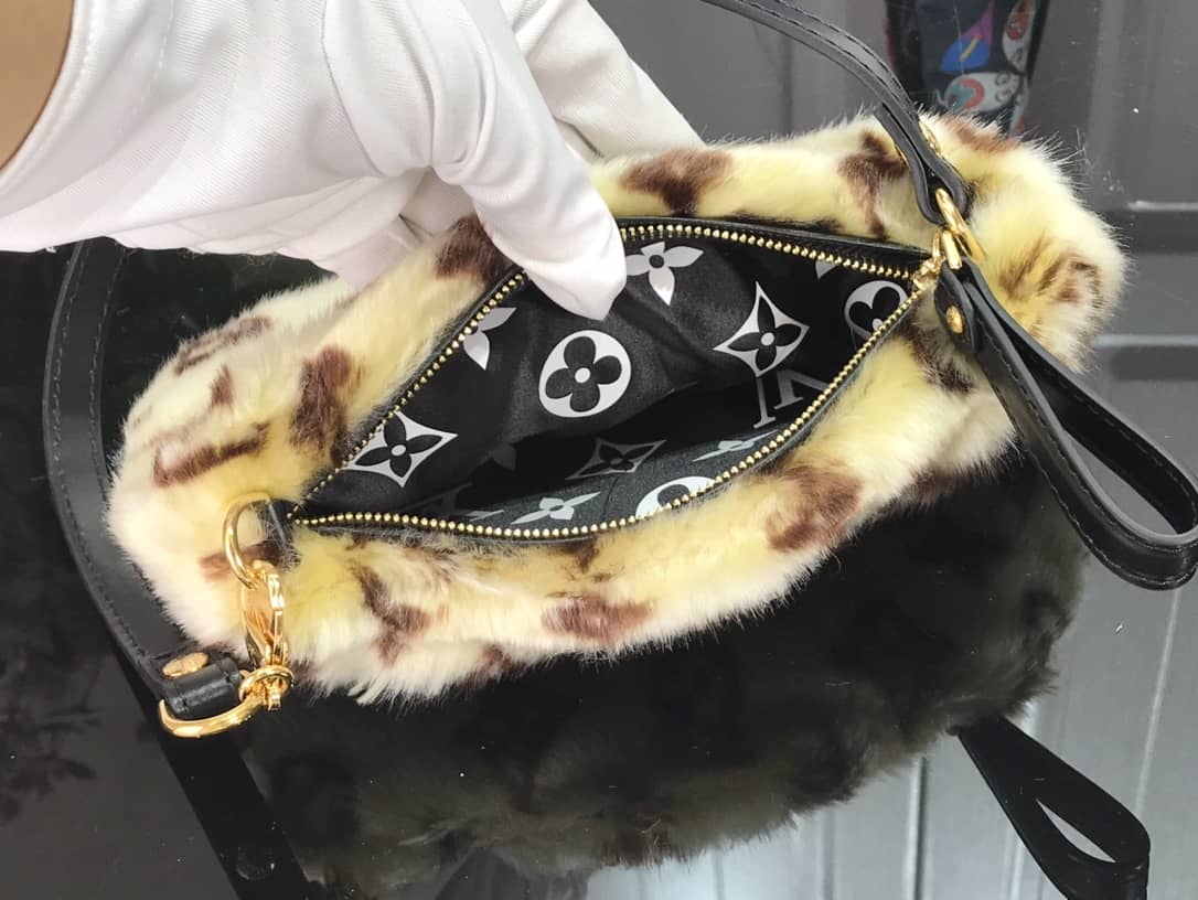 L0vis Vvtt0n Mink Monogram Vision Milla PM Pochette