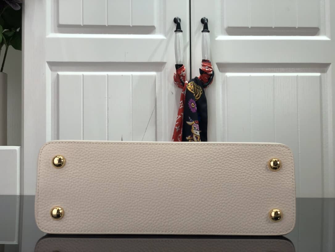 L0vis Vvtt0n Capucines Embroidery Replica Bag Beige M48865