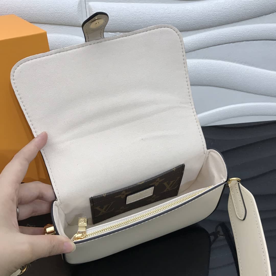 L0vis Vvtt0n Officier Pouch Monogram Canvas Strap Replica Bag White M69841