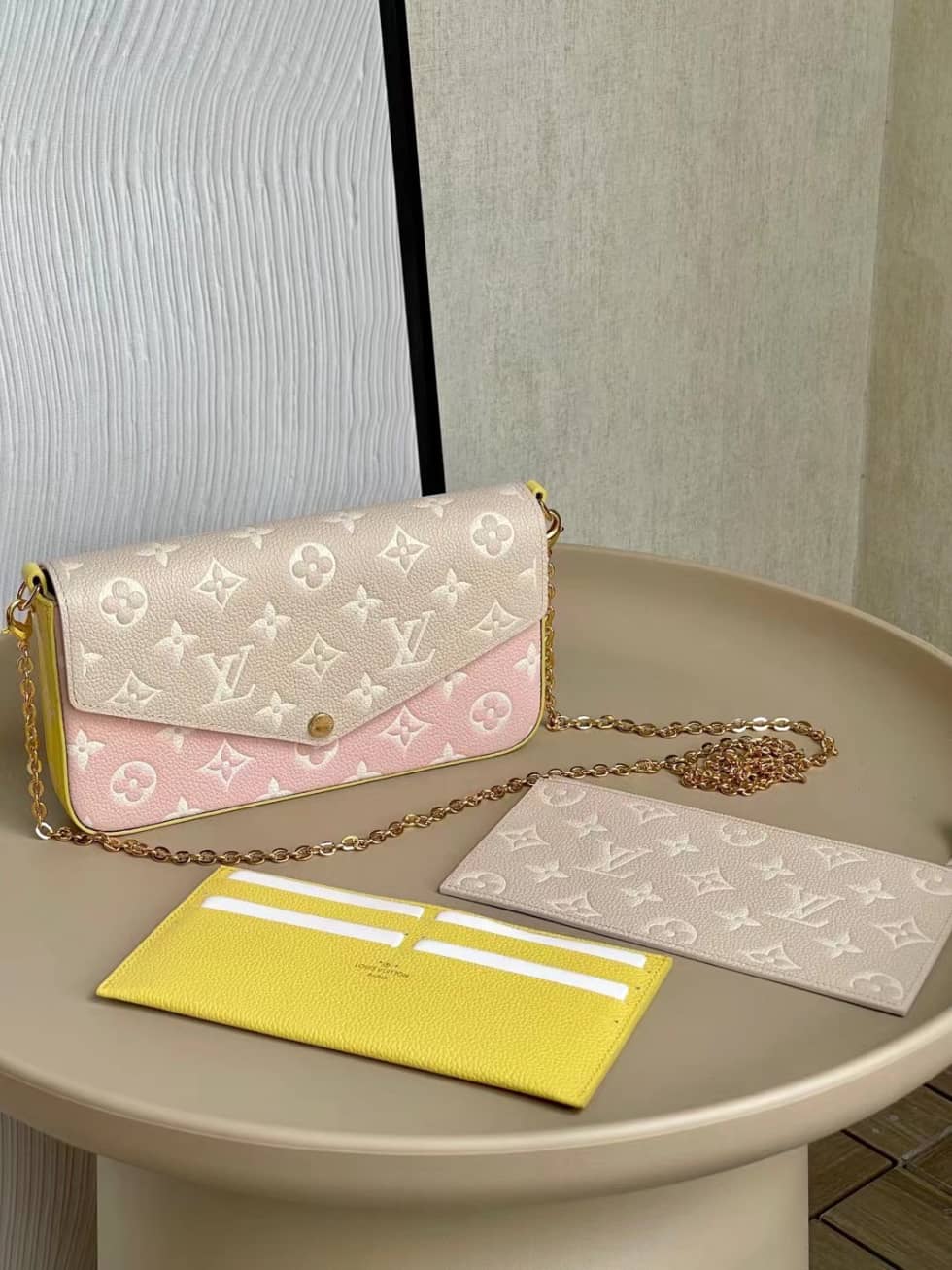 L0vis Vvtt0n Pochette Felicie Monogram Empreinte Pink Beige M81359 Replica