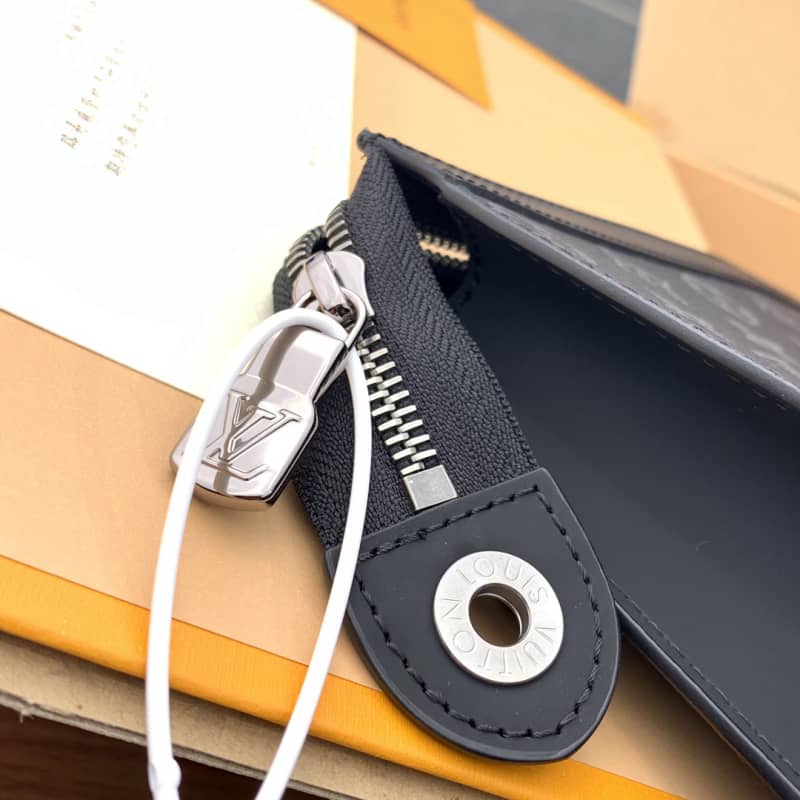 L0vis Vvtt0n Monogram Eclipse Replica Pochette Voyage Black M61692