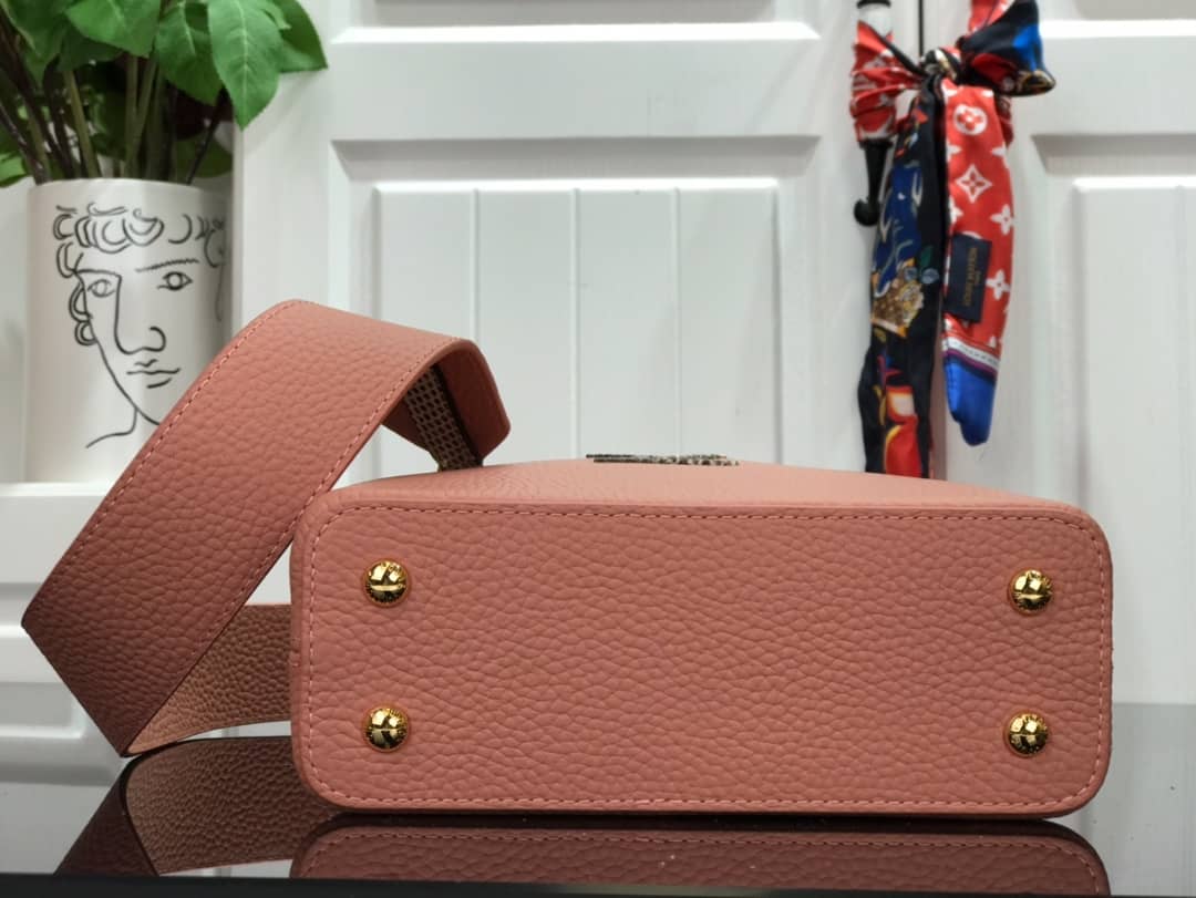 L0vis Vvtt0n Capucines MM Taurillon Leather Tote M94227