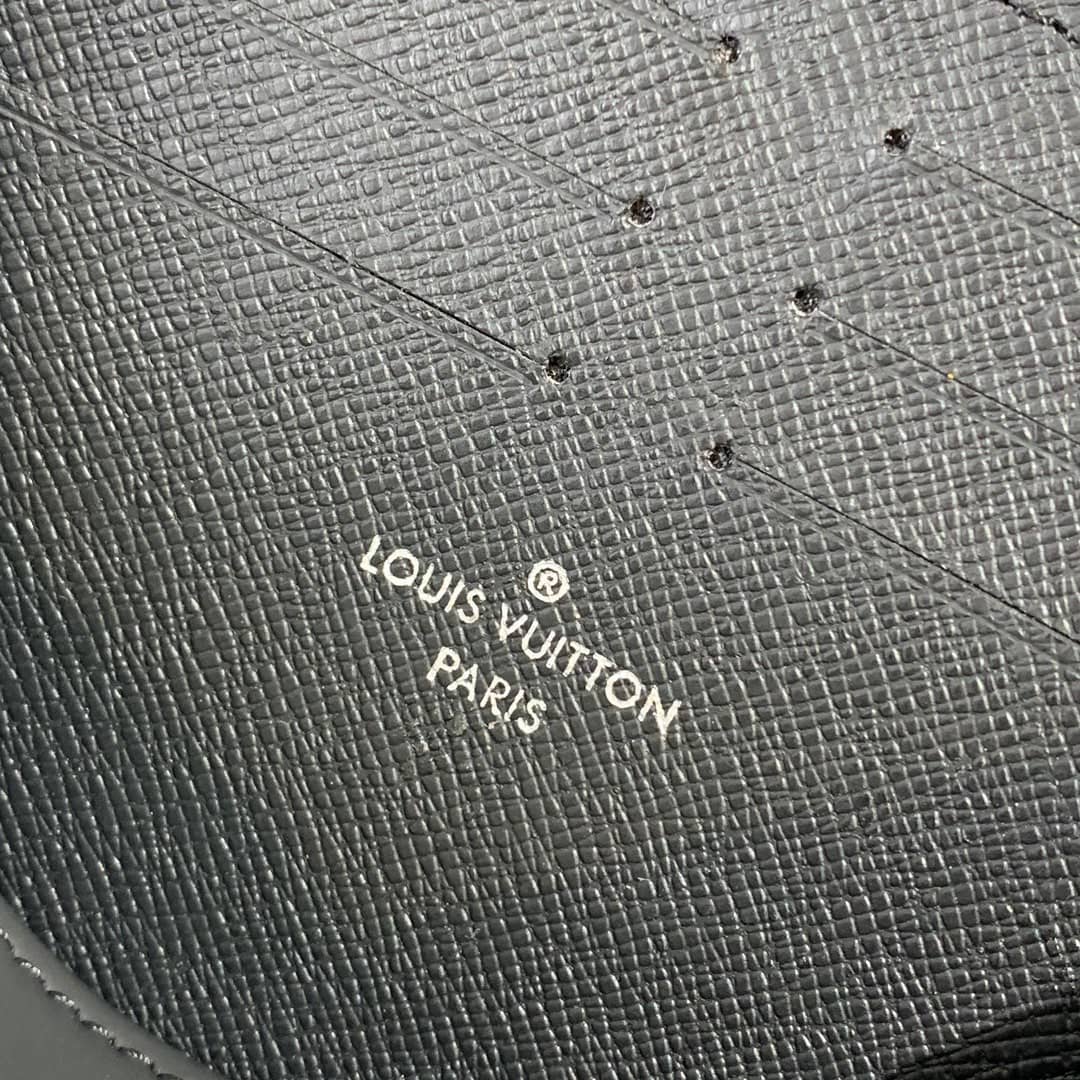 L0vis Vvtt0n Pochette Voyage Leather Bag Replica N60176