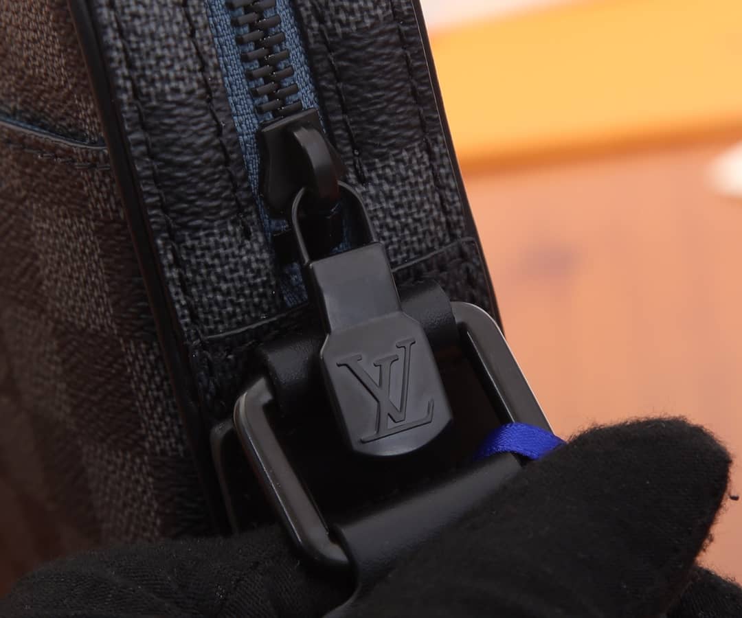 L0vis Vvtt0n Damier Graphite Alpha Messenger Bag Replica N40188
