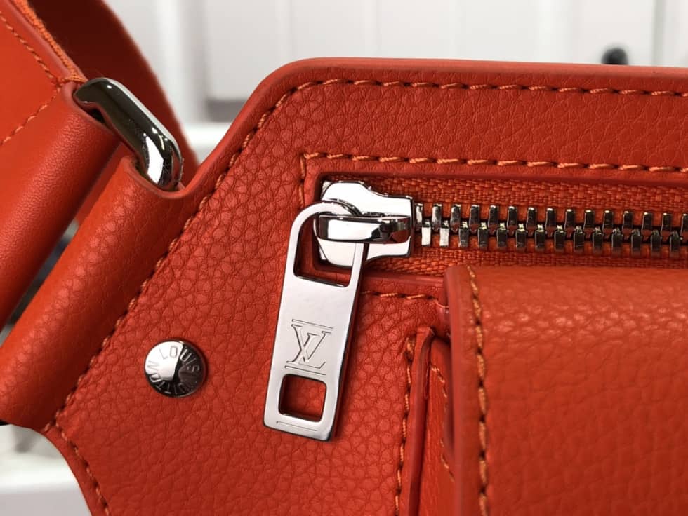 L0vis Vvtt0n Aerogram Slingbag M57081 Replica Shoulder Bag