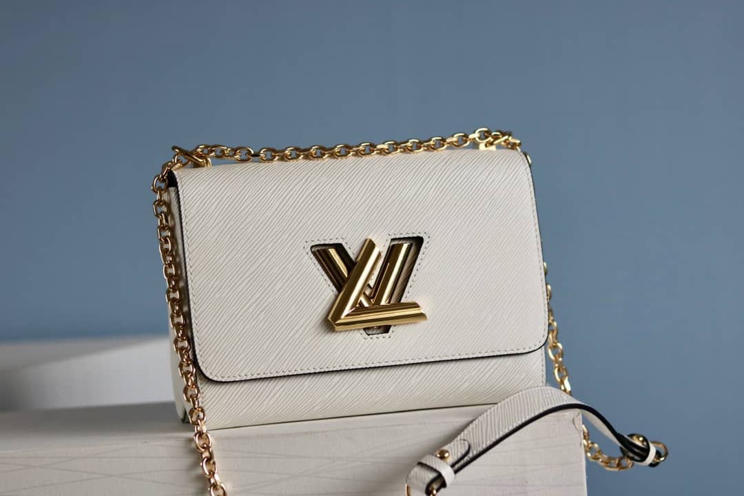 L0vis Vvtt0n Twist Bag White Replica M50281