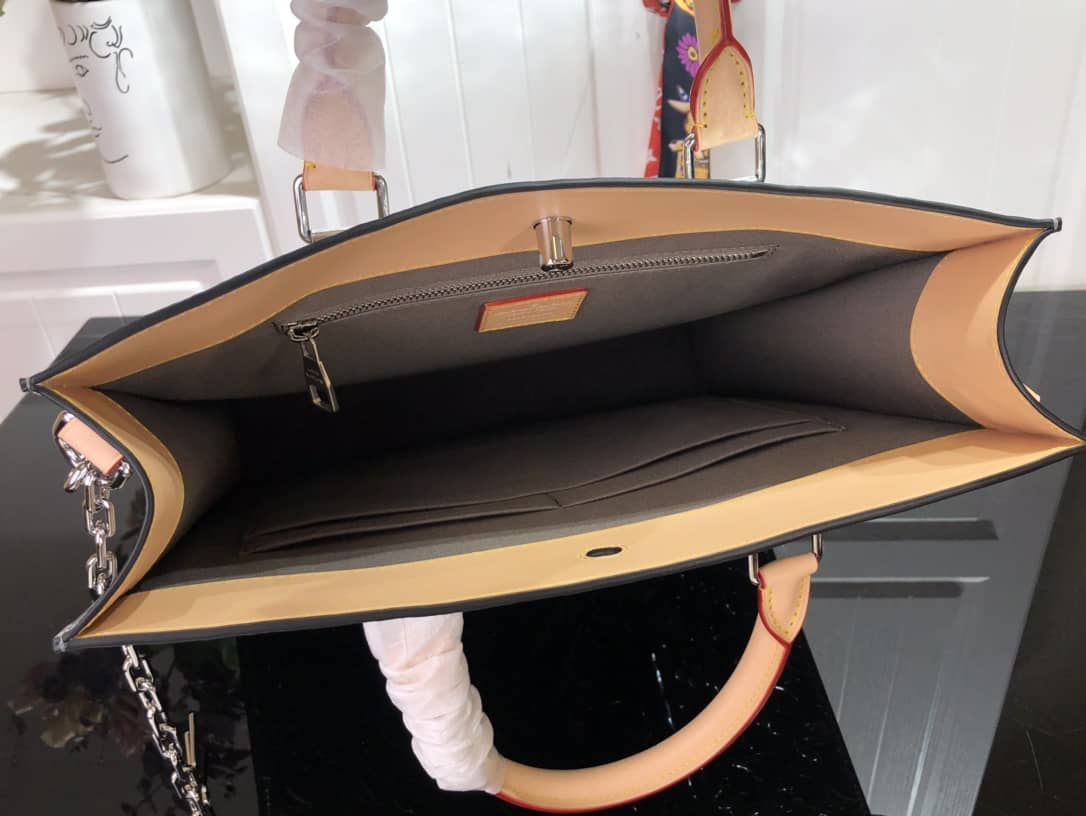 L0vis Vvtt0n Sac Plat Monogram Mirror Coated Shoulder Bag Replica Silver M45884