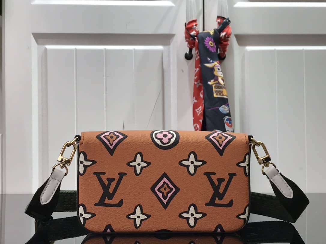 L0vis Vvtt0n Monogram Multi Pochette Félicie Replica Shoulder Bag White M80091