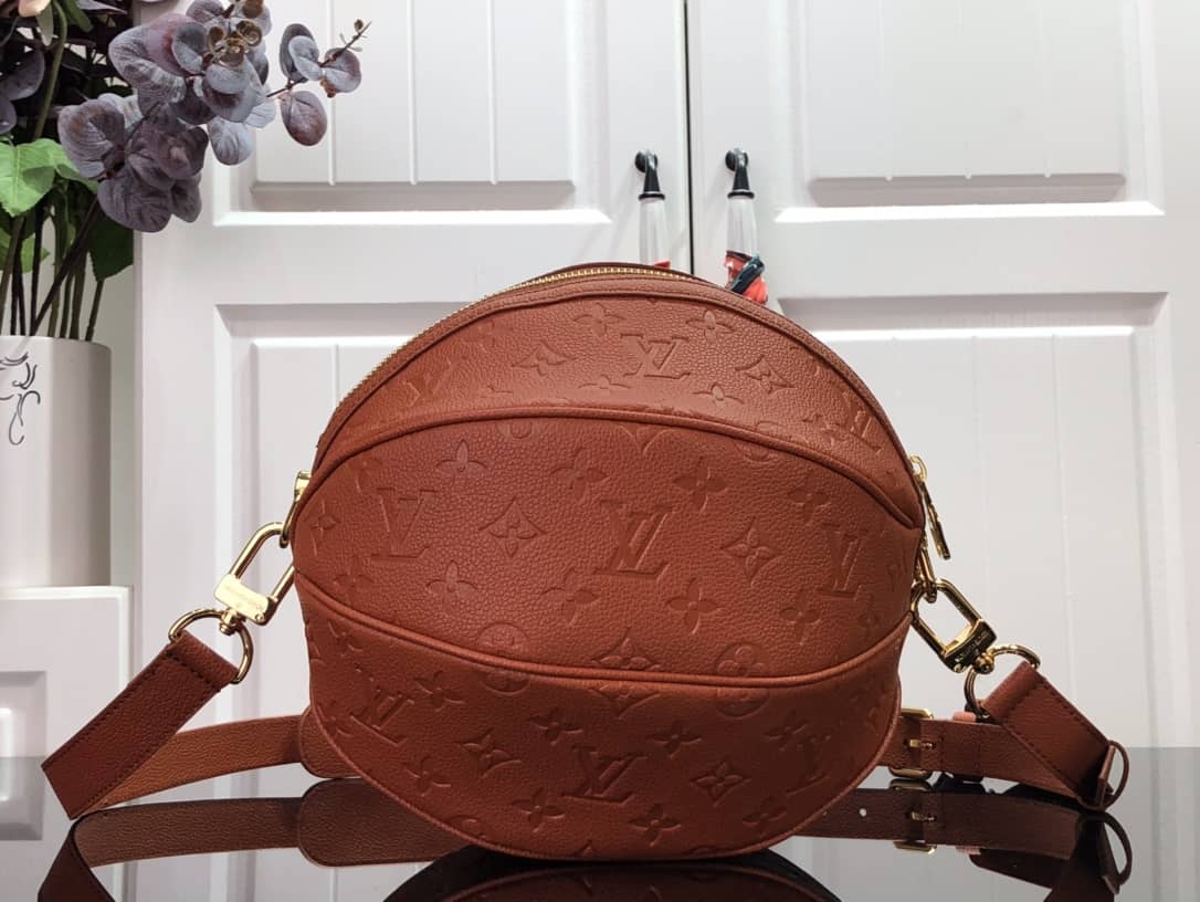 L0vis Vvtt0n x NBA Ball-in Basket Monogram Replica Shoulder Bag M57974