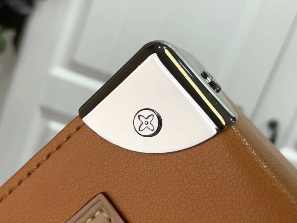 L0vis Vvtt0n Vertical Box Trunk Saffron Yellow M59666 Replica Shoulder Bag