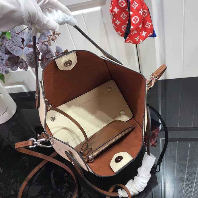 L0vis Vvtt0n Mahina Hina PM Leather Tote Replica Beige M54353