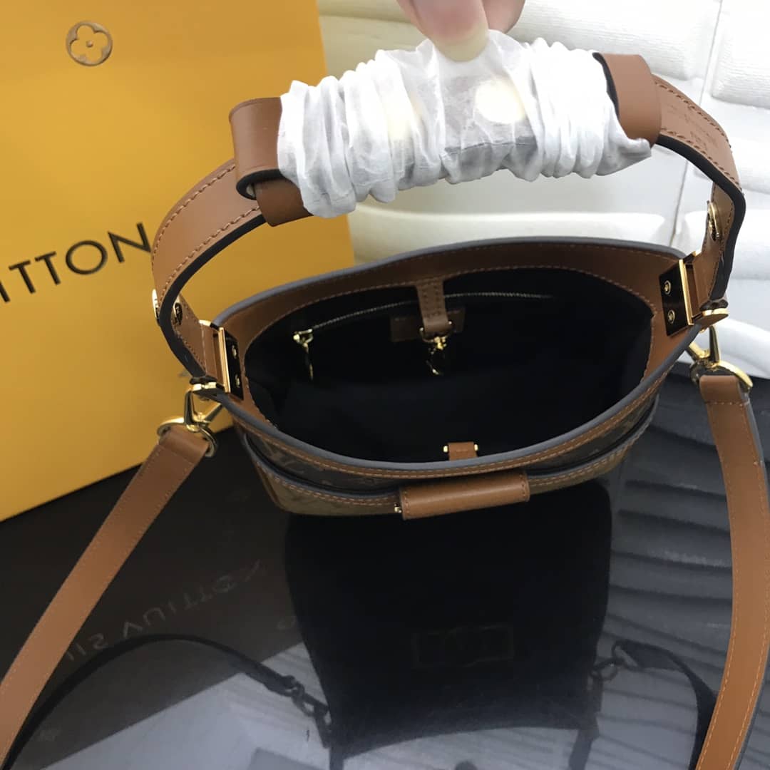 L0vis Vvtt0n Monogram Dauphine MM Replica Hobo M45195