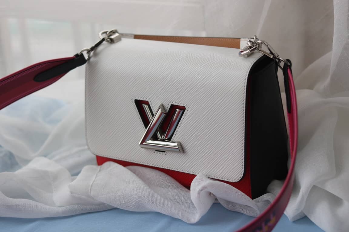 L0vis Vvtt0n Textured Epi Leather Twist Series Bag White